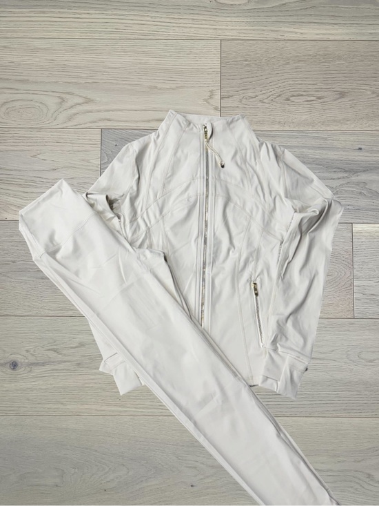 lululemon athletica Pants - Lululemon Define Set White
Bone Sizes 4,6,8